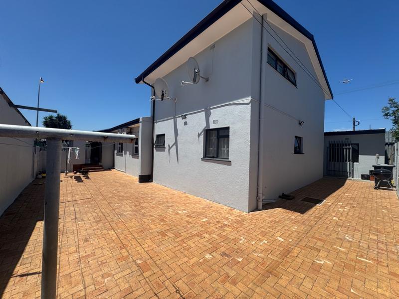 7 Bedroom Property for Sale in Cravenby Western Cape